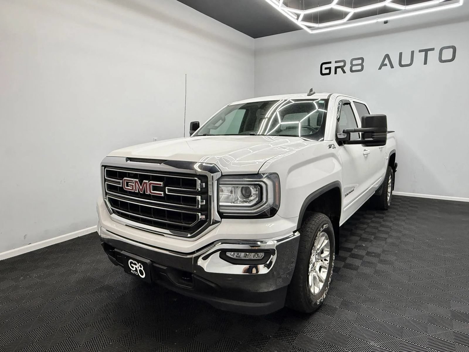 Used 2017 GMC Sierra 1500 SLE w/ SLE Value Package AWD/4WD image 3