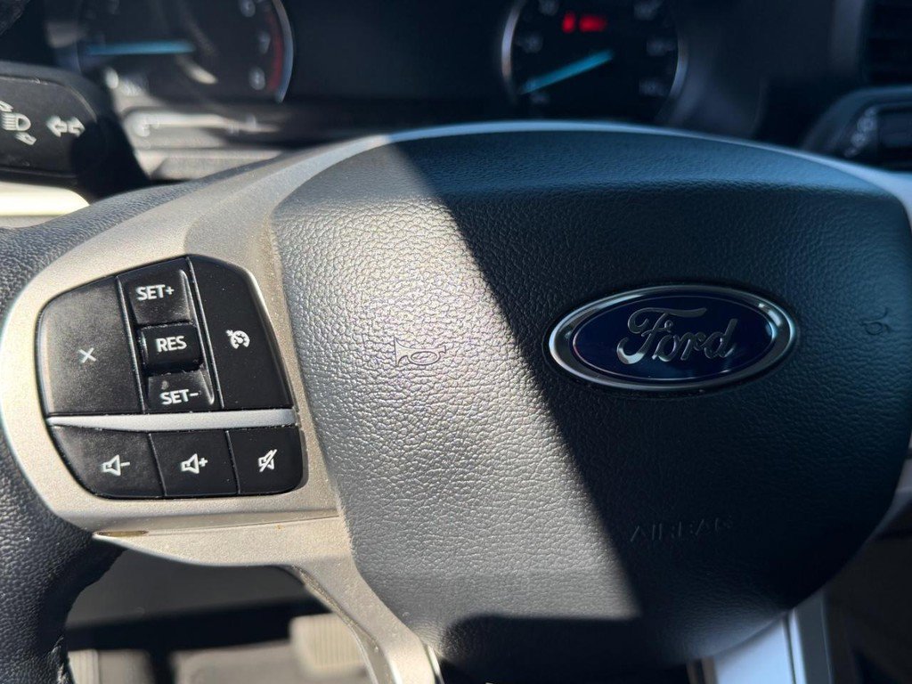 Used 2022 Ford Explorer XLT image 28