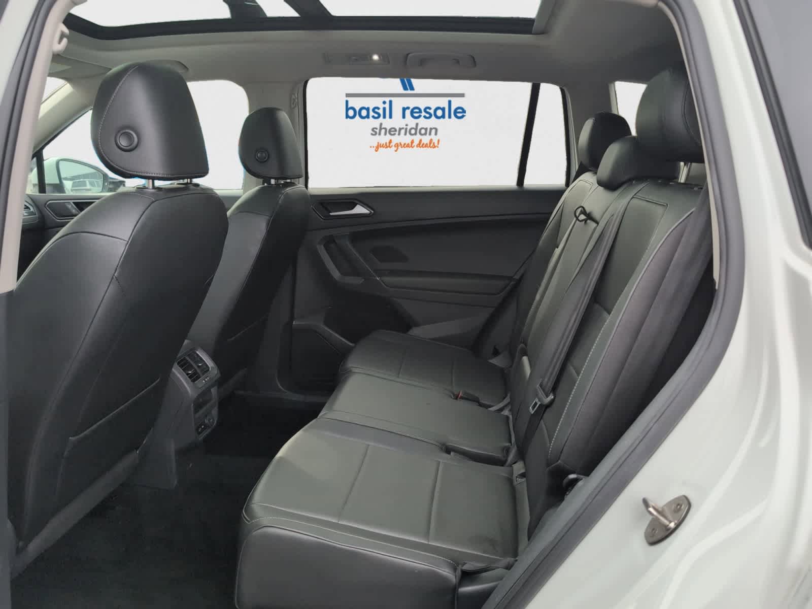 Used 2018 Volkswagen Tiguan SE AWD/4WD image 24