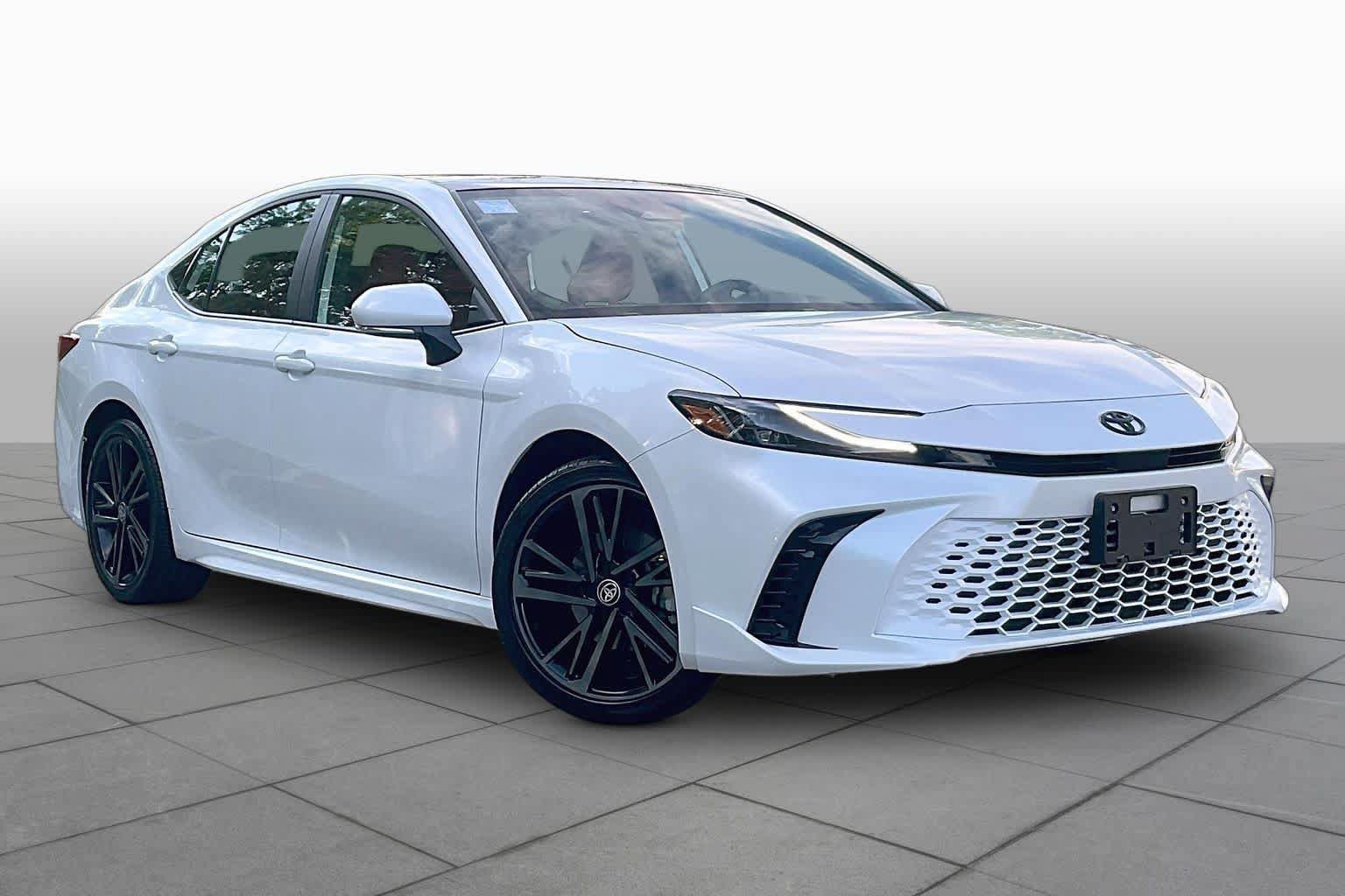 Used 2026 Toyota Camry XSE AWD/4WD image 2