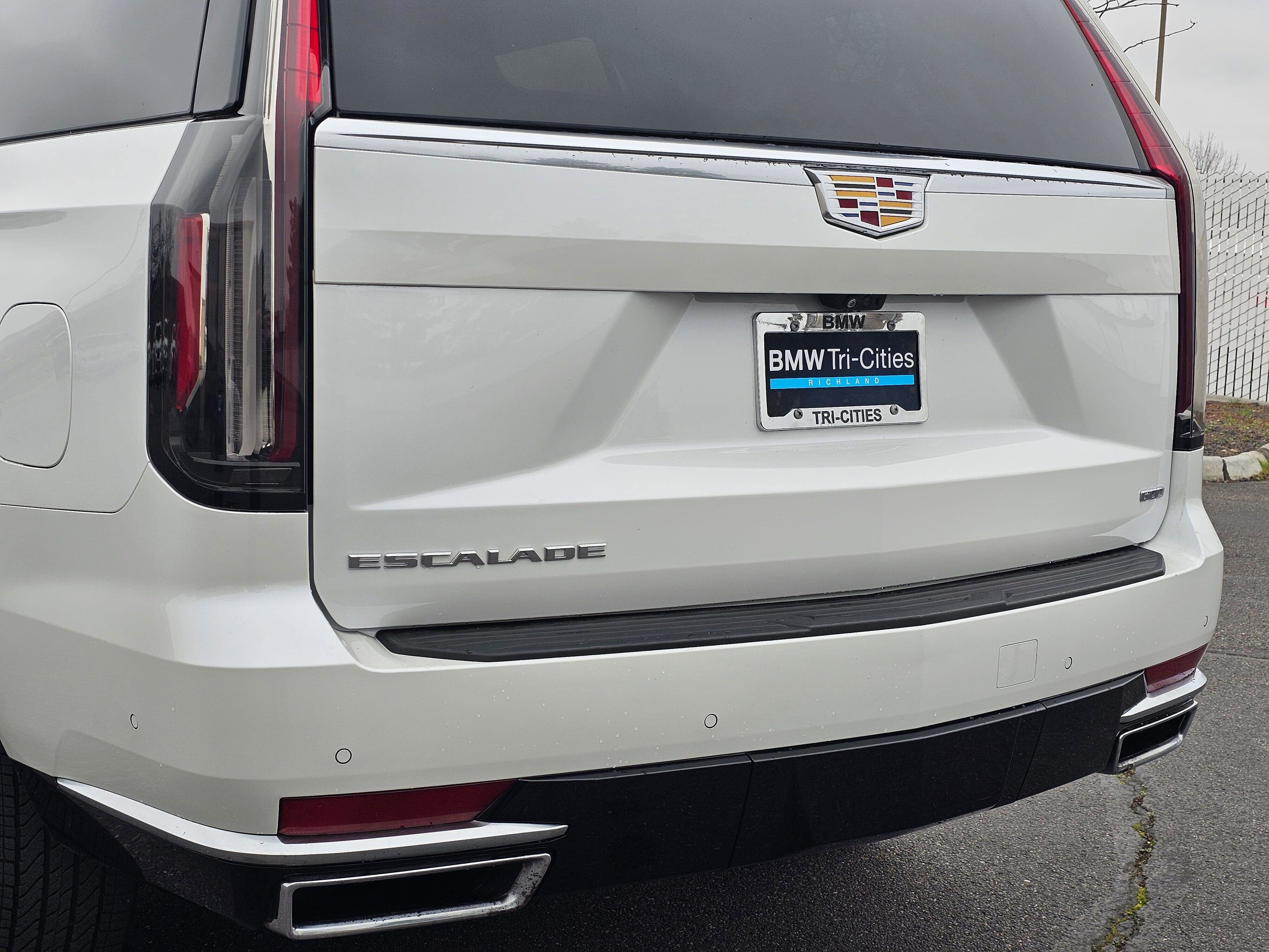 Used 2023 Cadillac Escalade Premium Luxury w/ Performance Package image 7