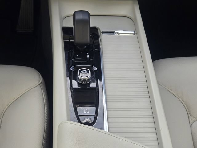 Used 2024 Volvo XC60 B5 Core image 22