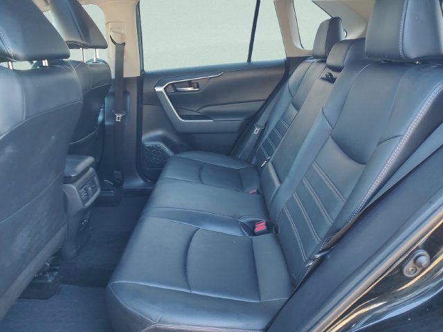Used 2019 Toyota RAV4 XLE Premium FWD image 28