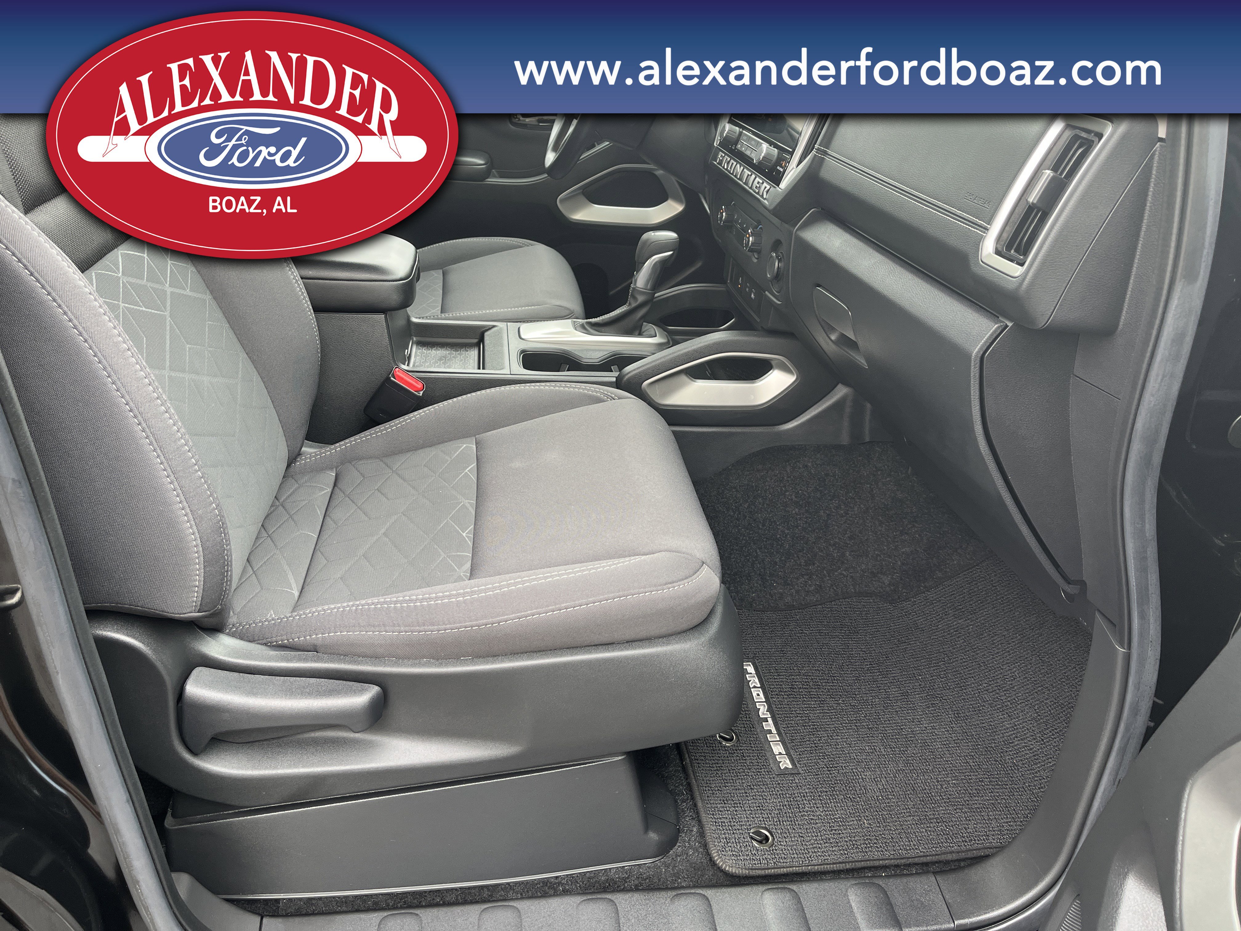 Used 2025 Nissan Frontier SV image 15