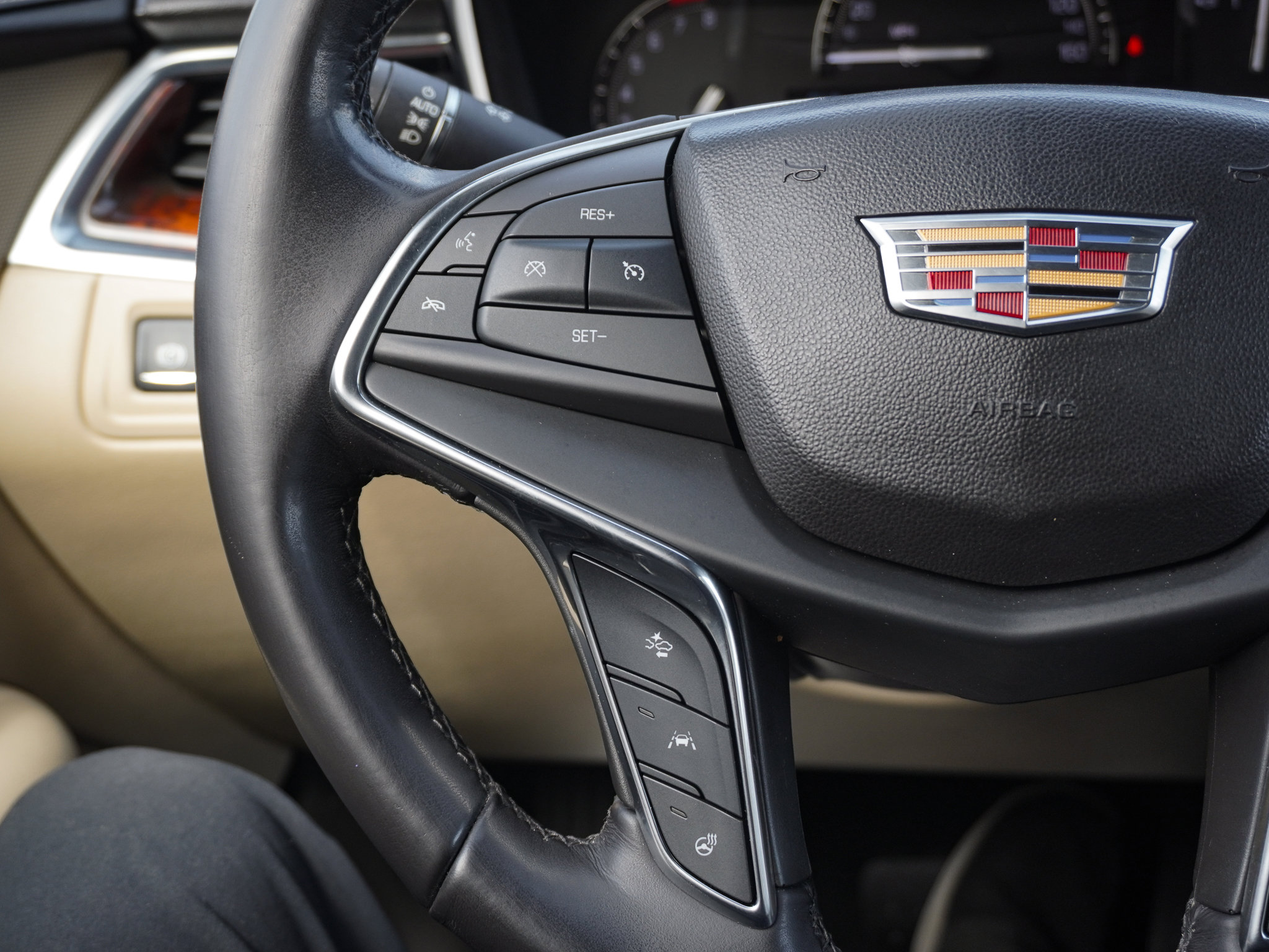 Used 2018 Cadillac XT5 Luxury w/ Driver Awareness Package image 19