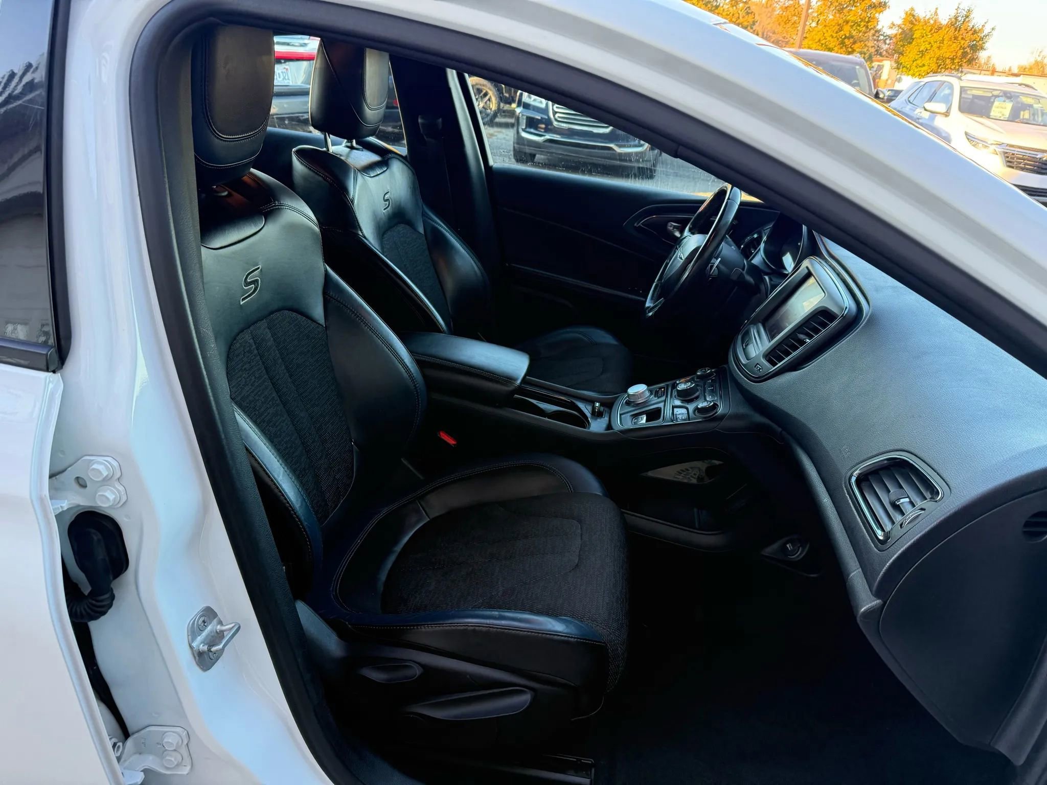 Used 2015 Chrysler 200 S w/ Navigation & Sound Group I image 31