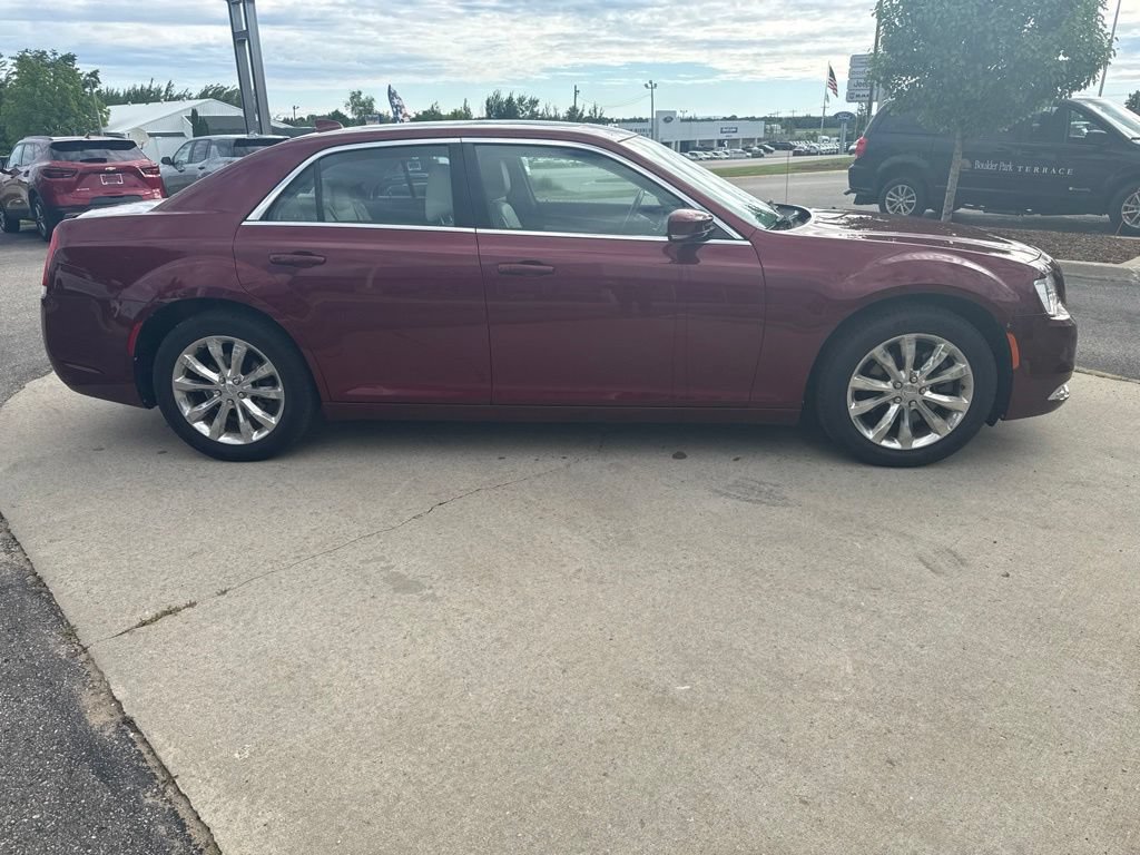 Used 2017 Chrysler 300 Limited w/ 300 Premium Group AWD/4WD image 4