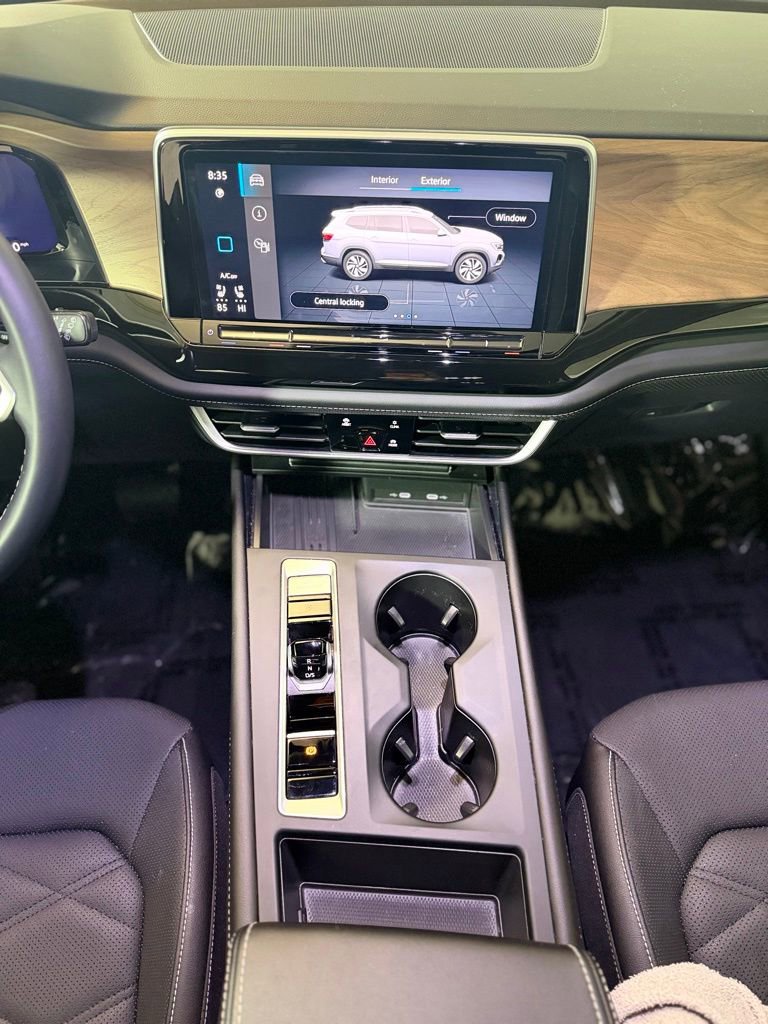 Used 2025 Volkswagen Atlas SE image 16