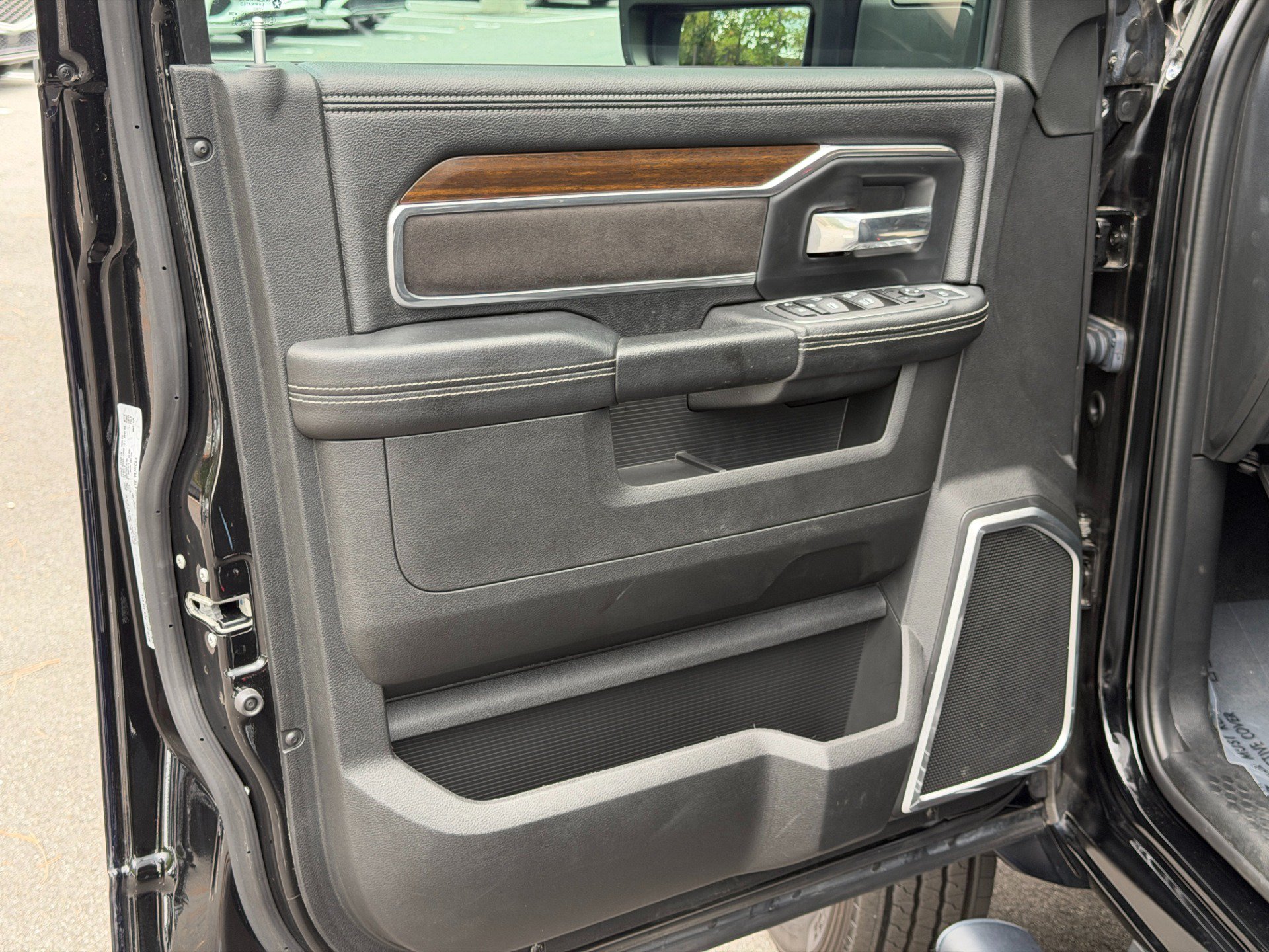 Used 2023 RAM 4500 Laramie AWD/4WD image 32