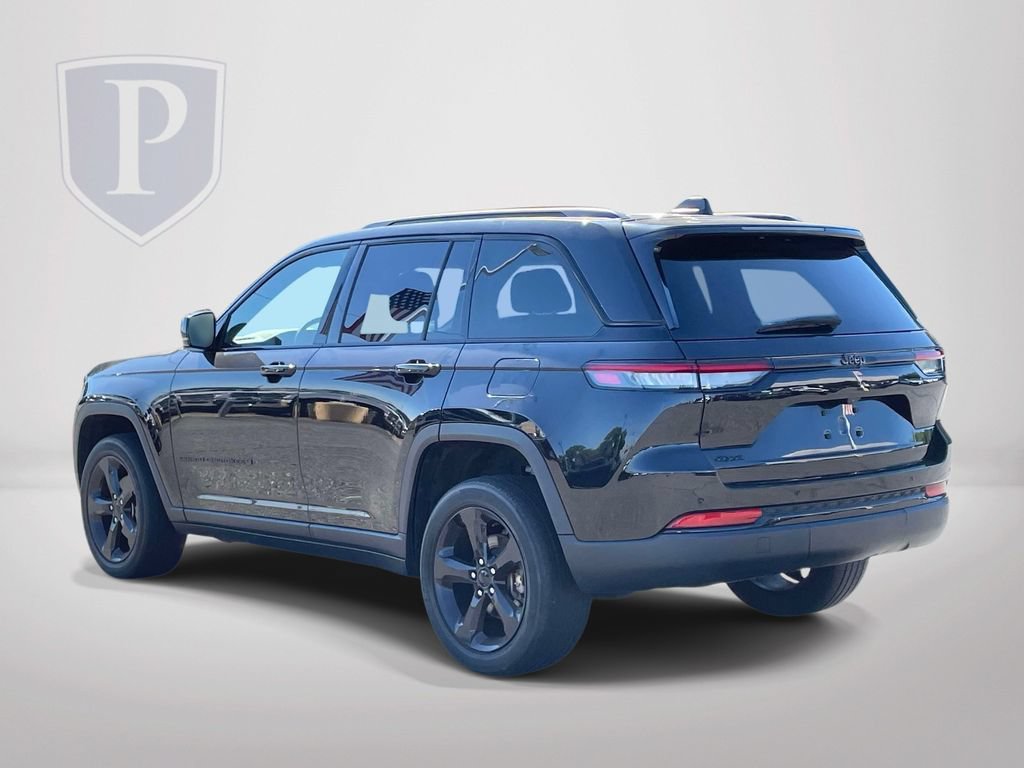 Used 2023 Jeep Grand Cherokee Altitude AWD/4WD image 6