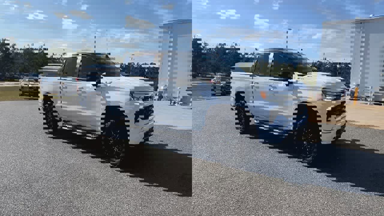 Used 2024 Chevrolet Silverado 1500 RST w/ Z71 Off-Road Package image 2