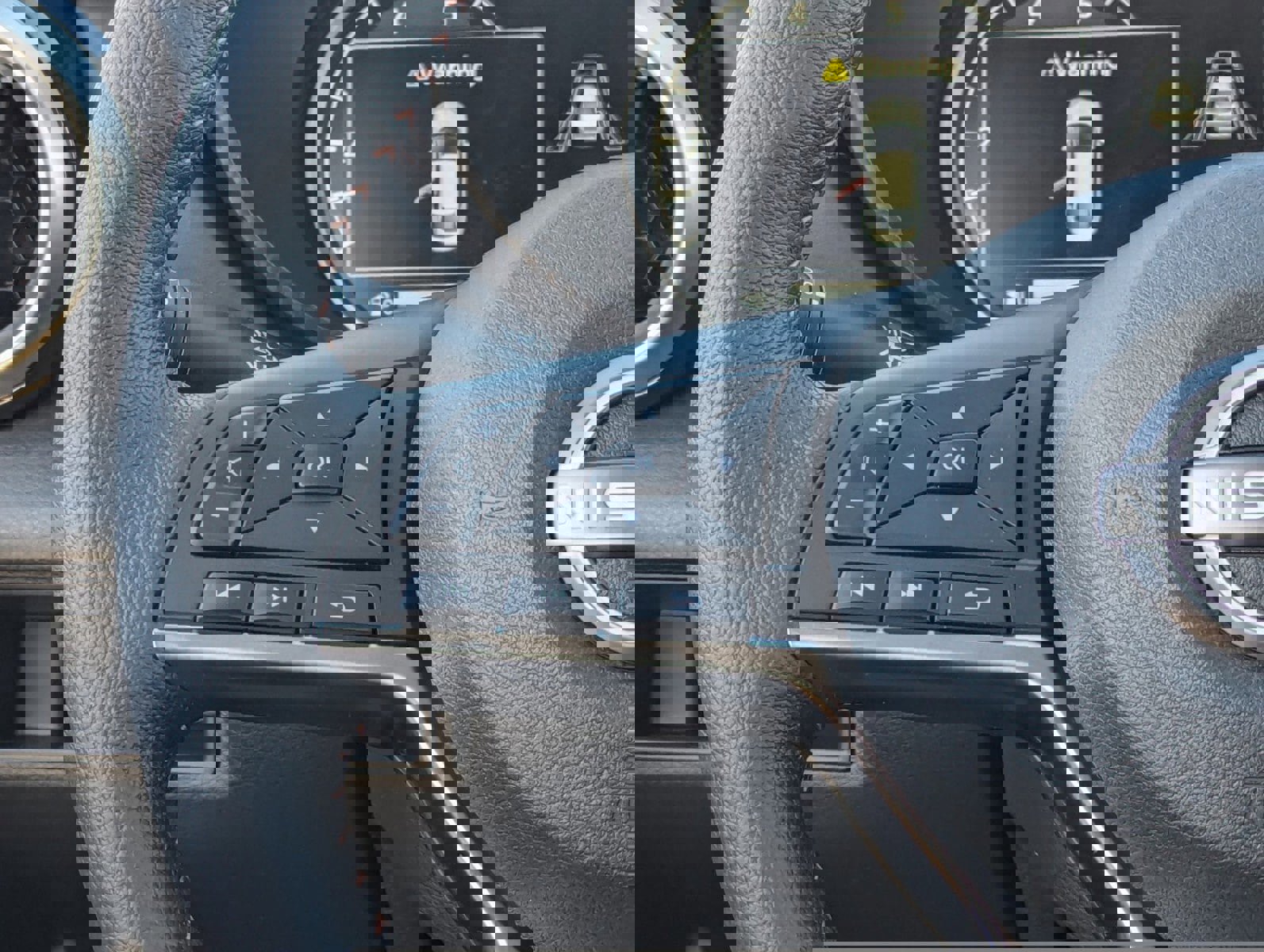 New 2025 Nissan Versa SR w/ Trunk Package image 23