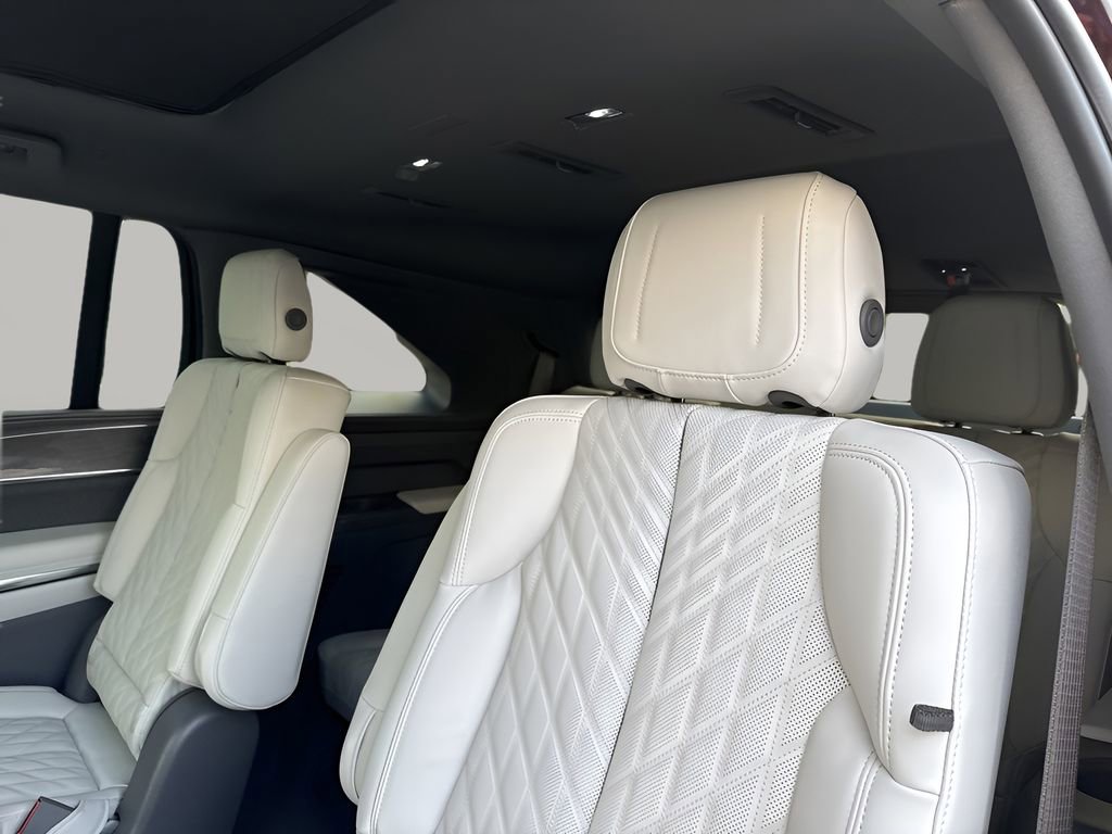 New 2025 Cadillac Escalade IQ Sport 1 w/ LPO, ONYX Package AWD/4WD image 38