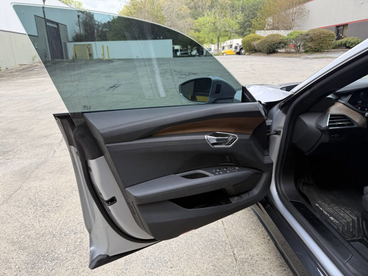 Used 2022 Audi e-tron GT Premium Plus image 37