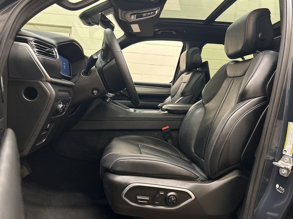 Used 2024 Jeep Wagoneer L Series II w/ Convenience Group I image 7