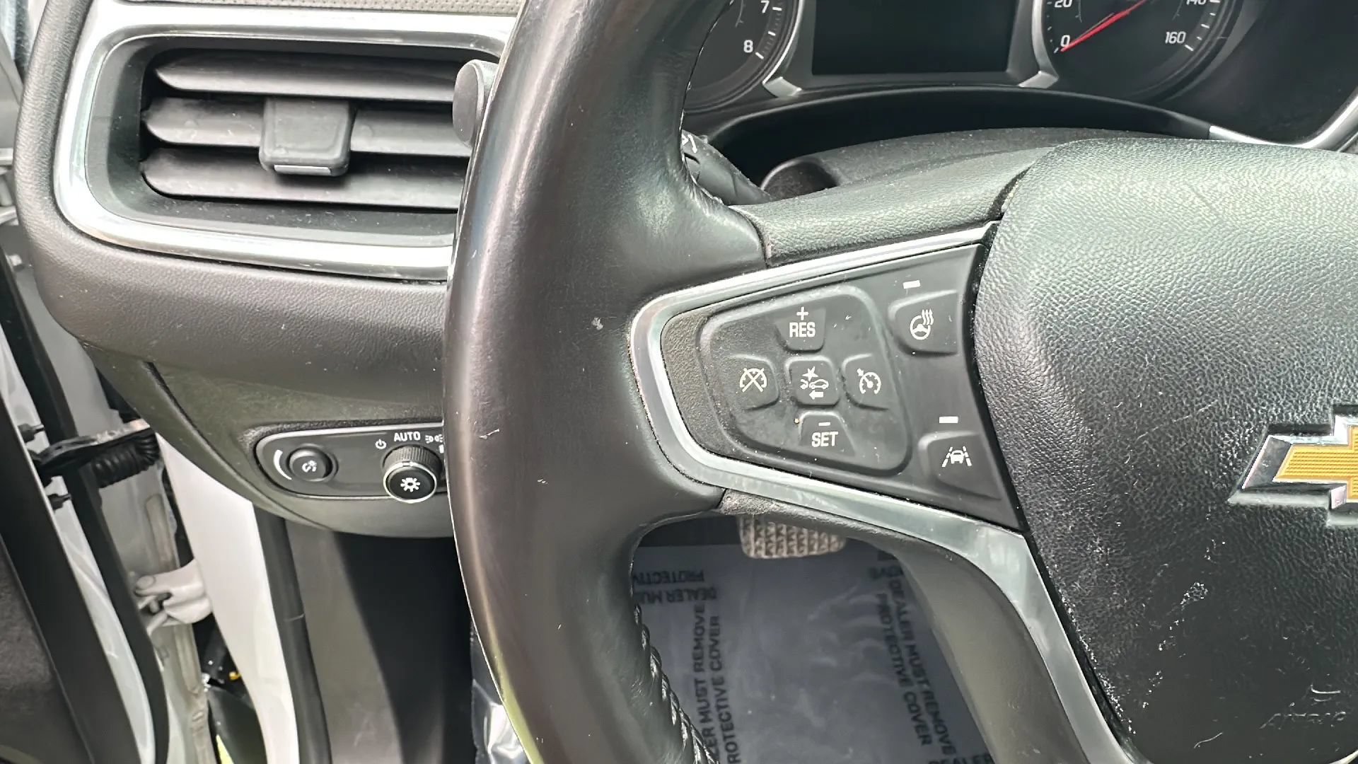 Used 2018 Chevrolet Equinox Premier FWD image 32