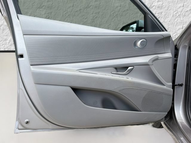 Used 2021 Hyundai Elantra SE FWD image 21
