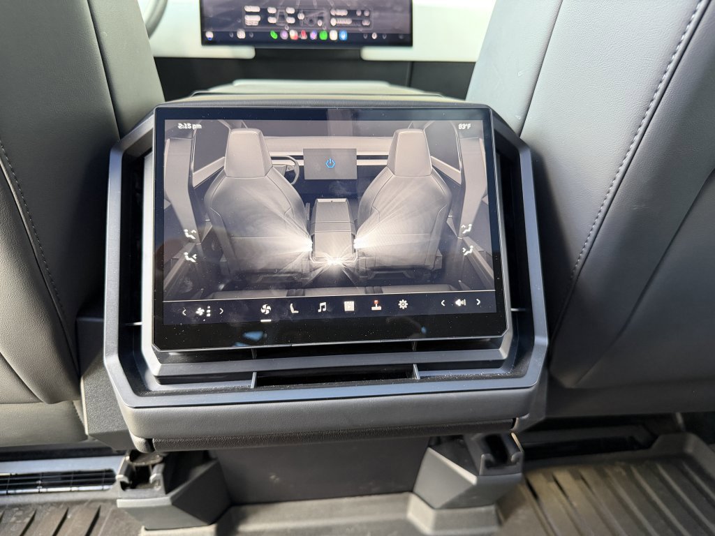 Used 2024 Tesla Cybertruck AWD Crew Cab image 40