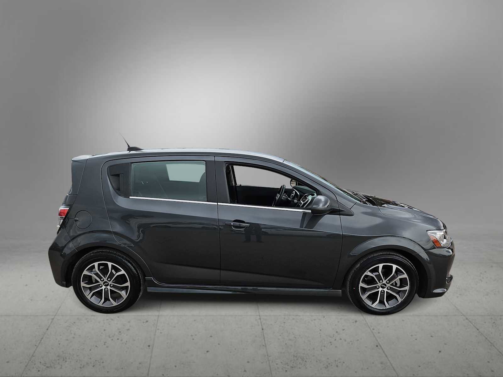 Used 2020 Chevrolet Sonic LT w/ Convenience Package image 9