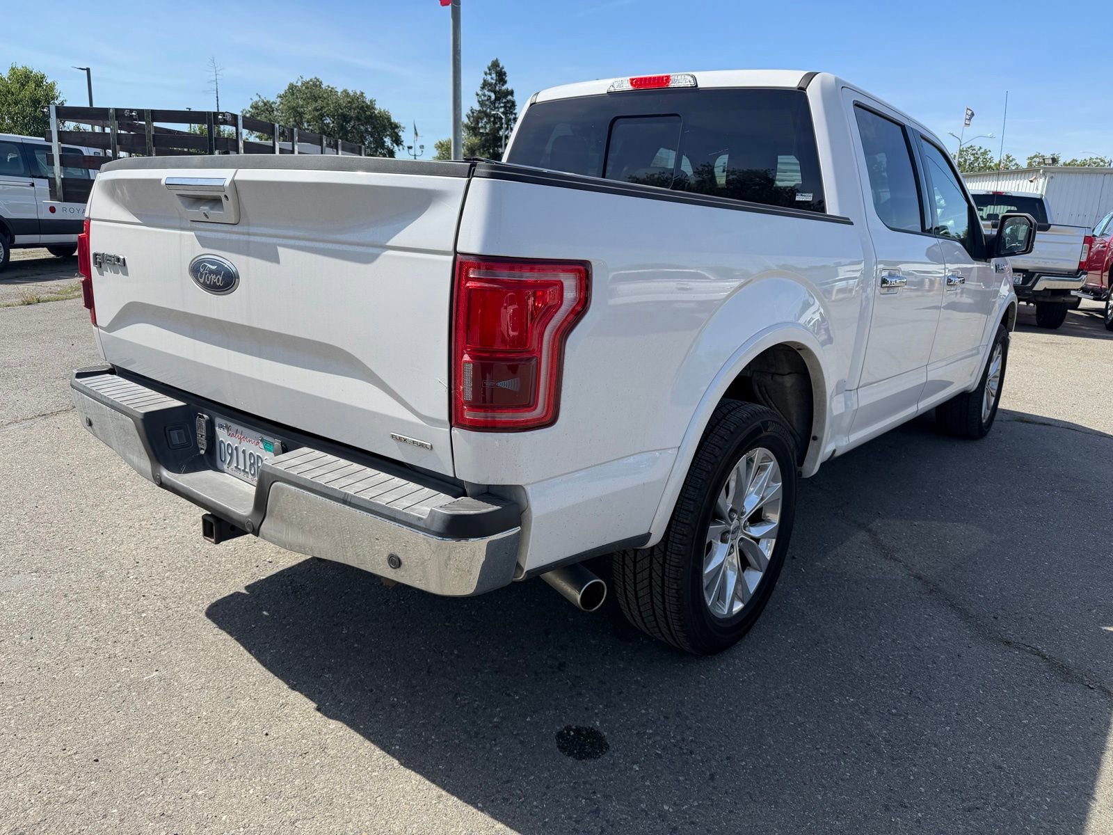 Used 2015 Ford F150 Lariat w/ Equipment Group 502A Luxury AWD/4WD image 5