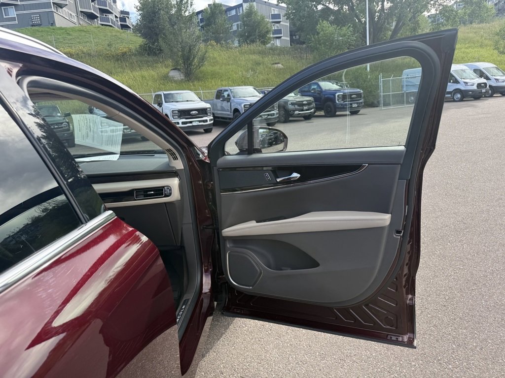 Certified 2022 Lincoln Nautilus Reserve image 26