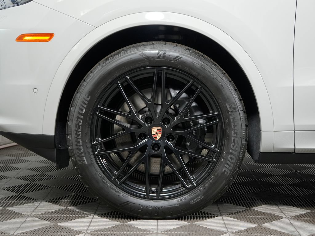 New 2026 Porsche Cayenne Coupe AWD/4WD image 13