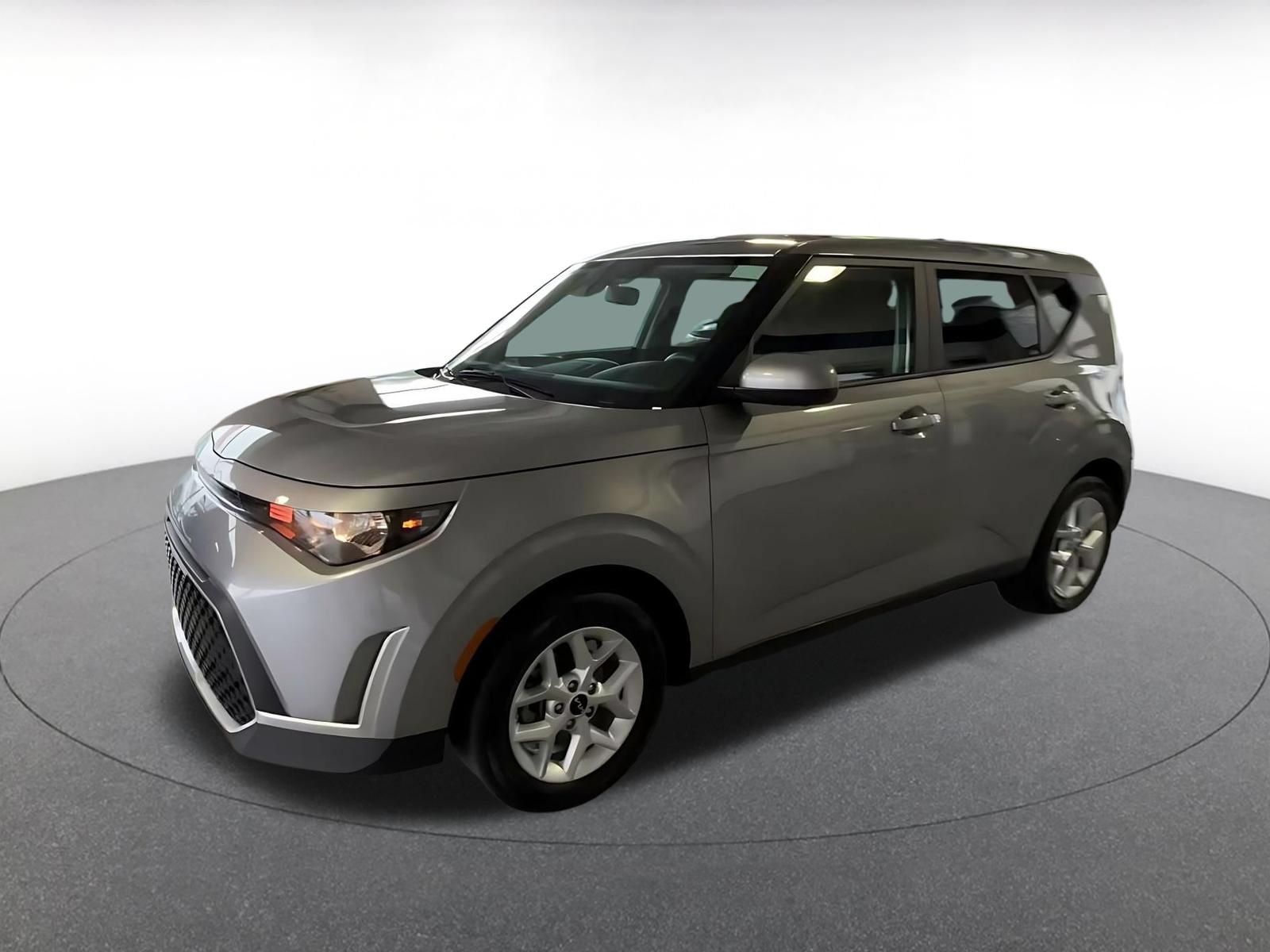 Used 2025 Kia Soul LX w/ LX Technology Package FWD image 6
