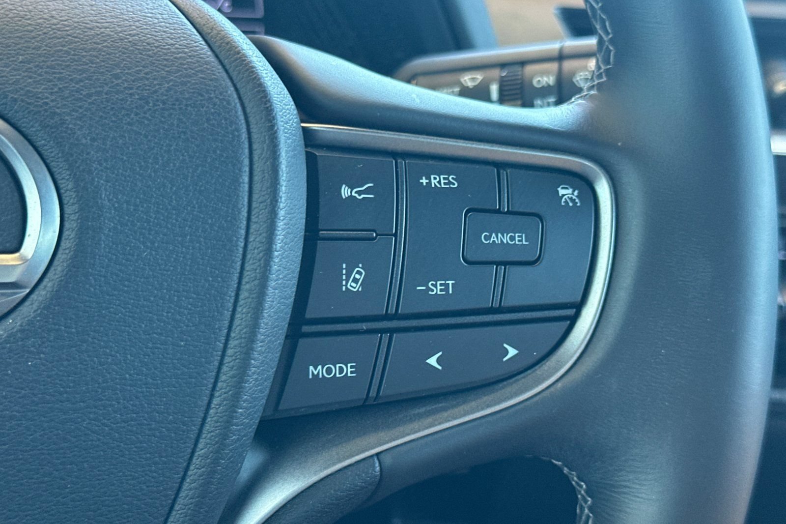 Used 2020 Lexus UX 250h w/ Accessory Package 2 AWD/4WD image 28