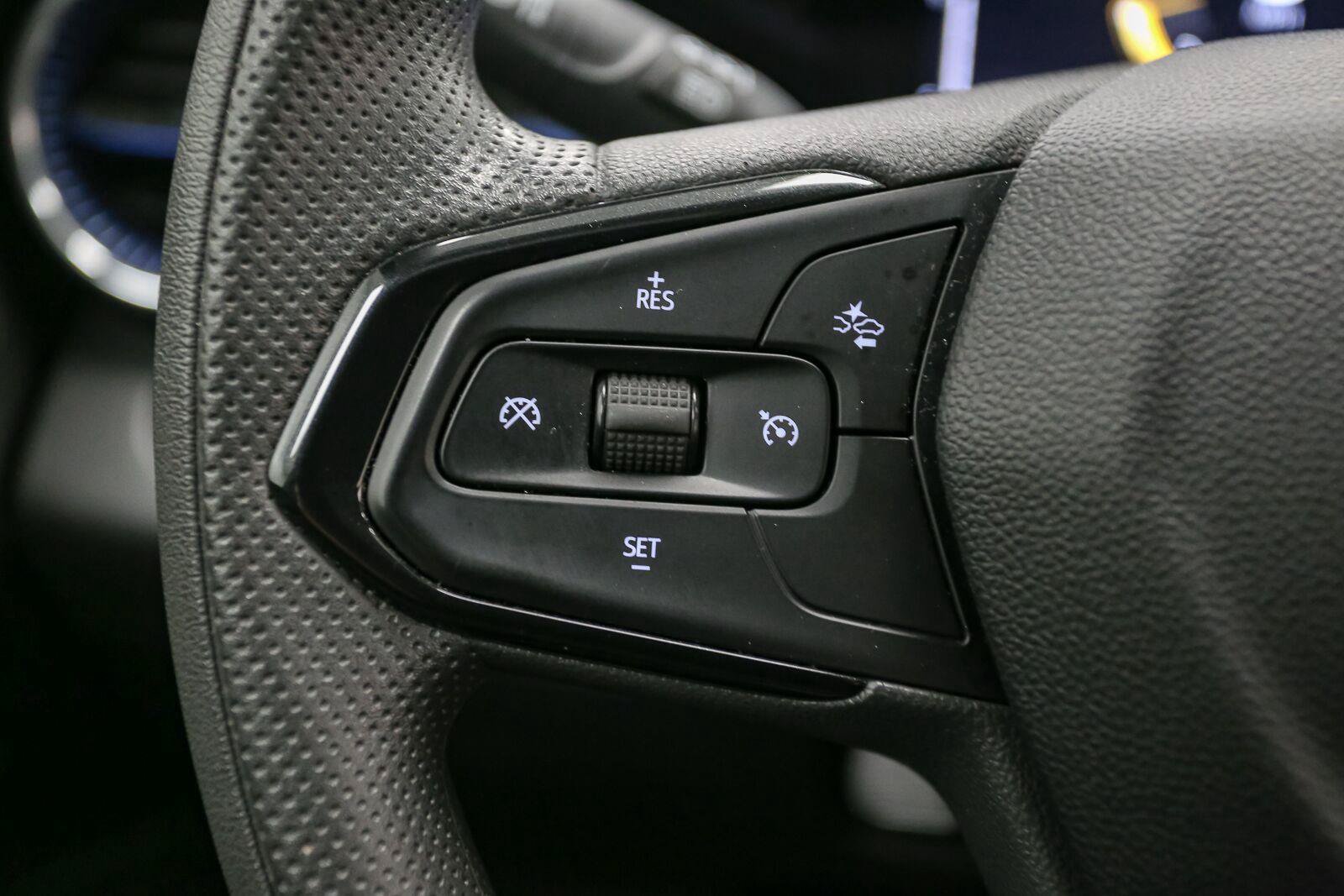 Used 2025 Chevrolet Trax LT FWD image 33