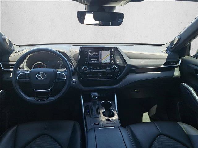 Used 2022 Toyota Highlander XSE FWD image 15
