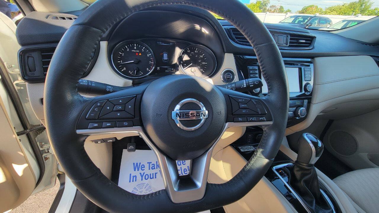 Used 2017 Nissan Rogue SV w/ SV Premium Package AWD/4WD image 14