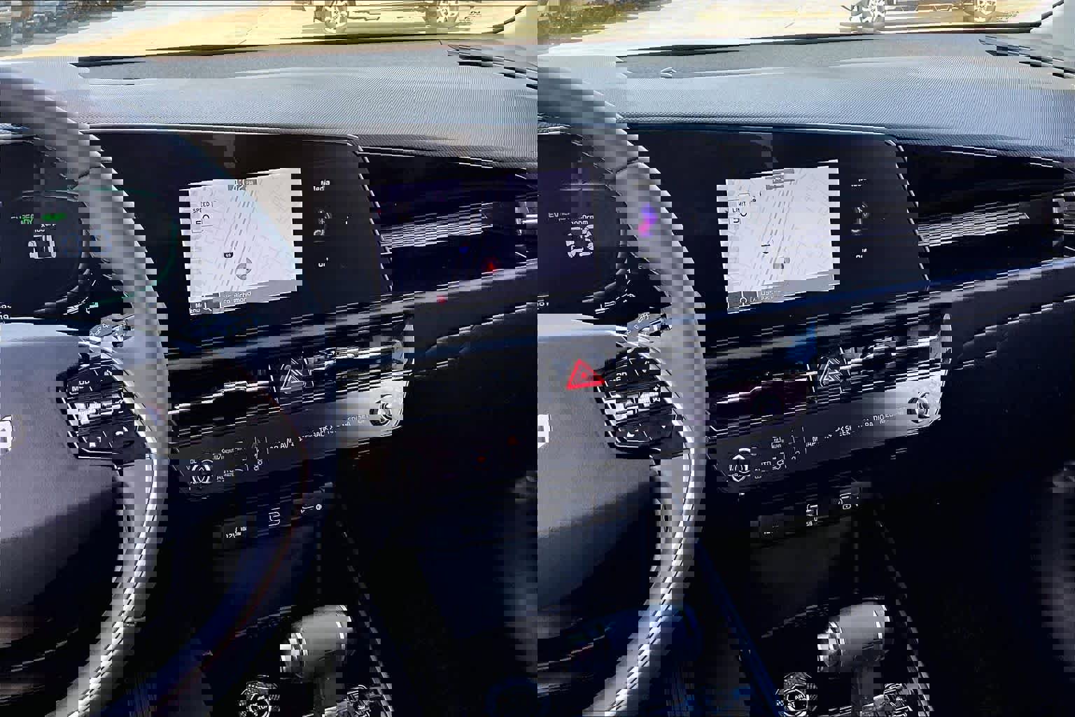 Used 2023 Kia Niro EX image 7