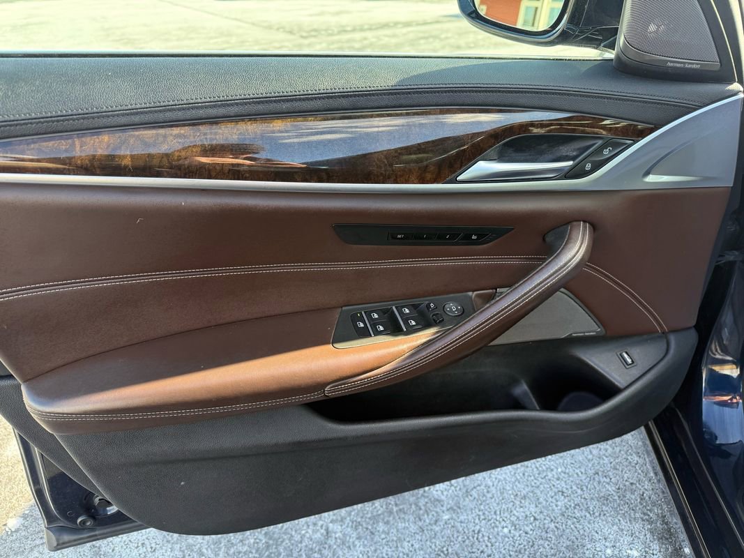 Used 2017 BMW 540i xDrive image 10