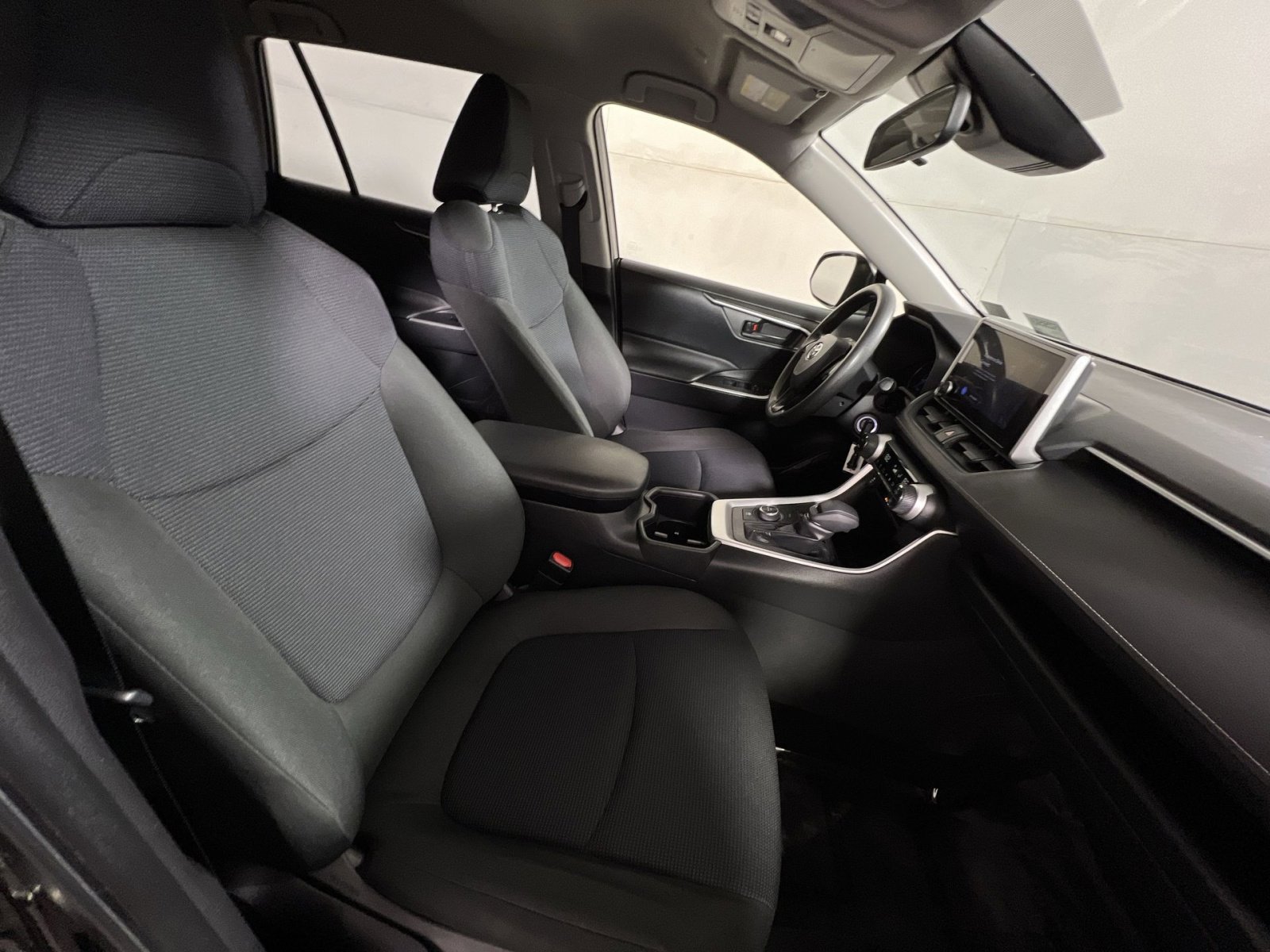 Used 2023 Toyota RAV4 LE image 25