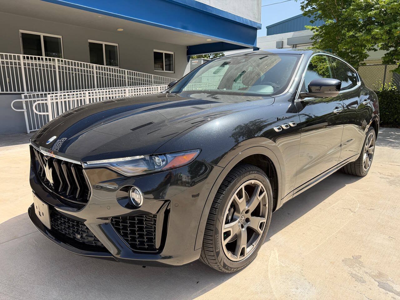 Used 2023 Maserati Levante Modena AWD/4WD image 2