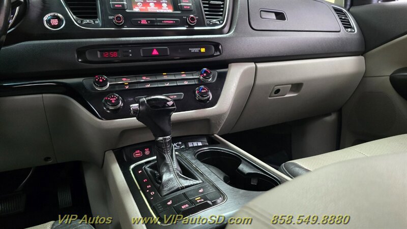 Used 2017 Kia Sedona LX w/ LX Essentials Premium Package FWD image 20