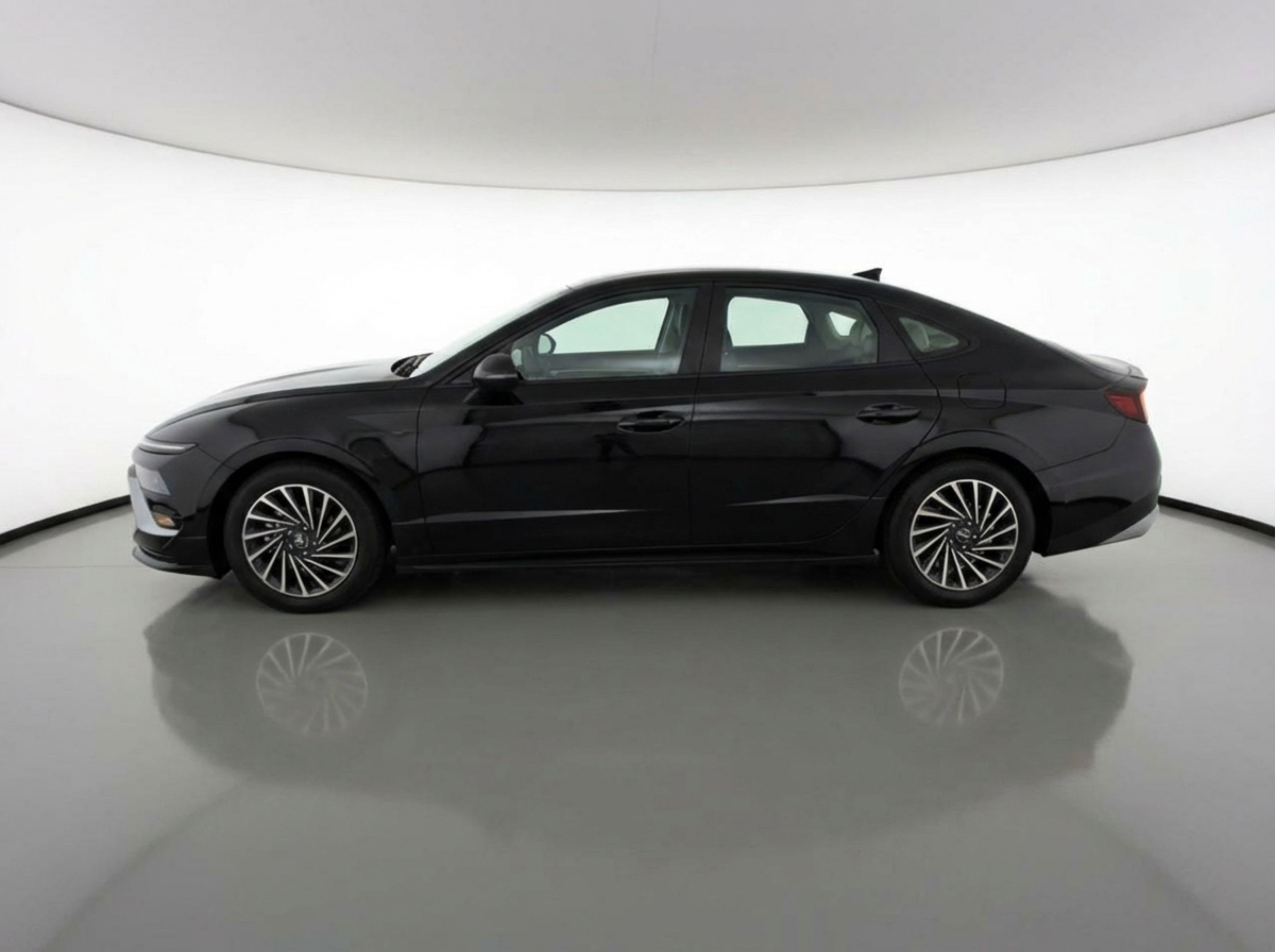 Used 2025 Hyundai Sonata SEL FWD image 5