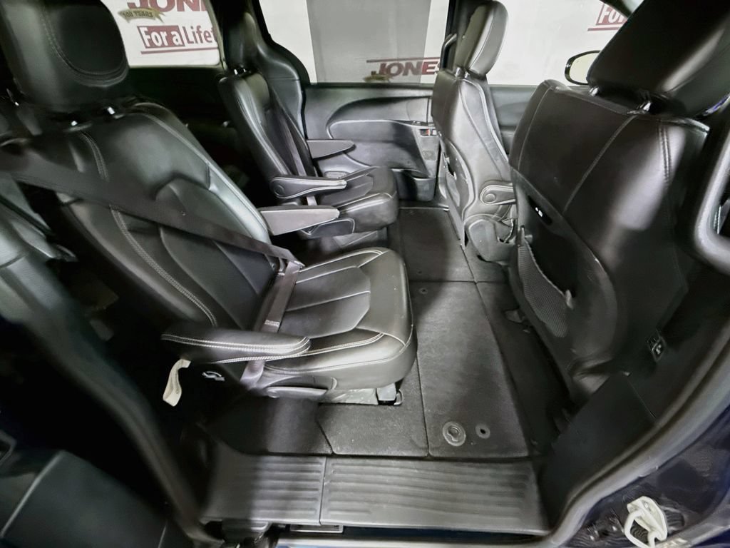 Used 2025 Chrysler Pacifica Select FWD image 30