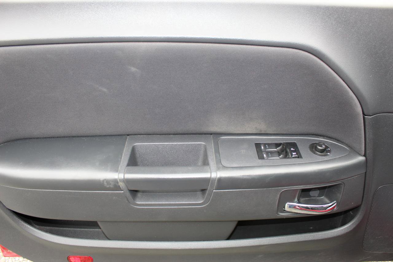 Used 2010 Dodge Challenger SE RWD image 7