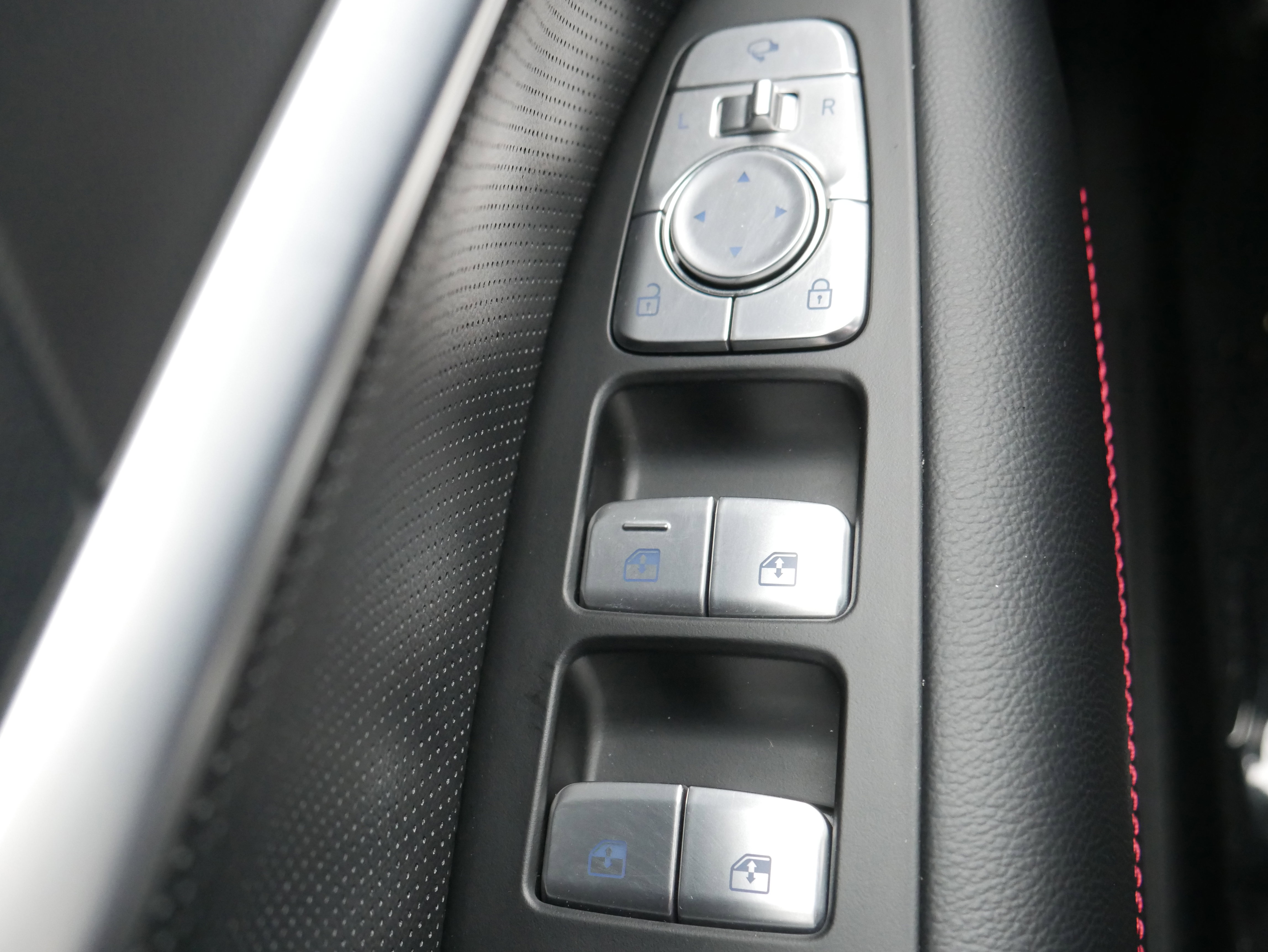 Used 2024 Genesis G70 2.5T w/ Sport Prestige Package image 31