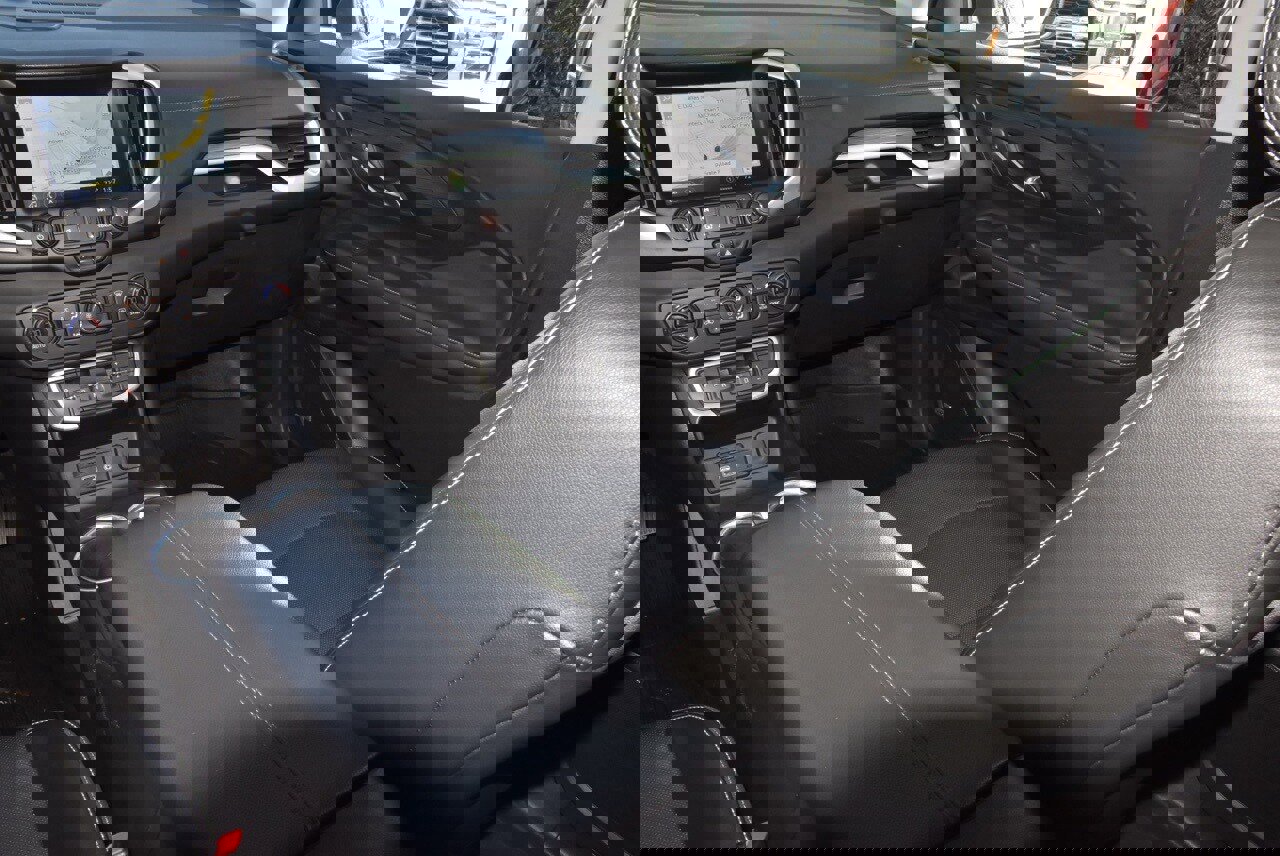 Used 2022 GMC Terrain SLT w/ Infotainment Package II image 17