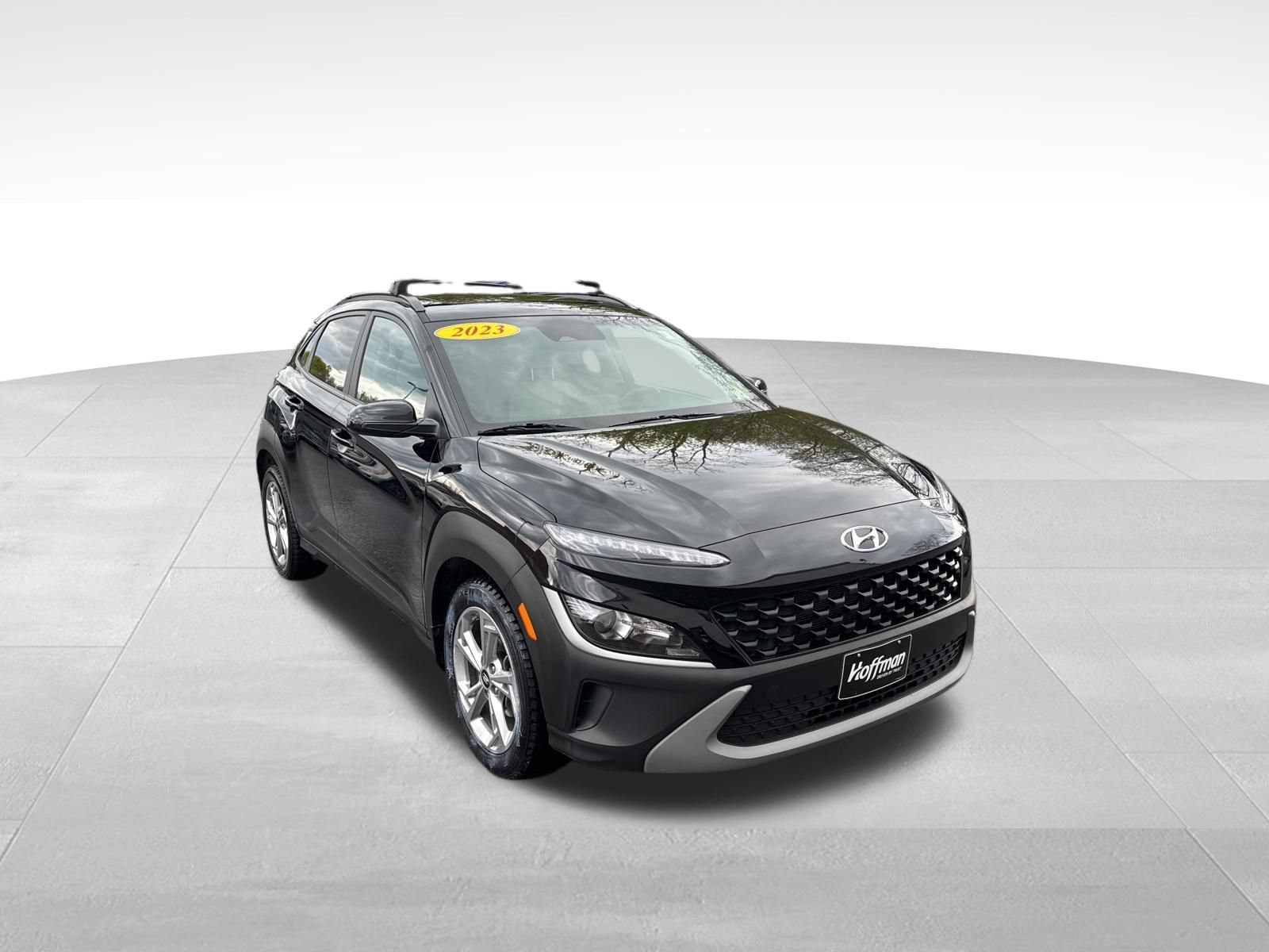 Used 2023 Hyundai Kona SEL w/ Convenience Package FWD image 2
