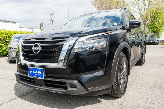 Used 2022 Nissan Pathfinder SV AWD/4WD image 2
