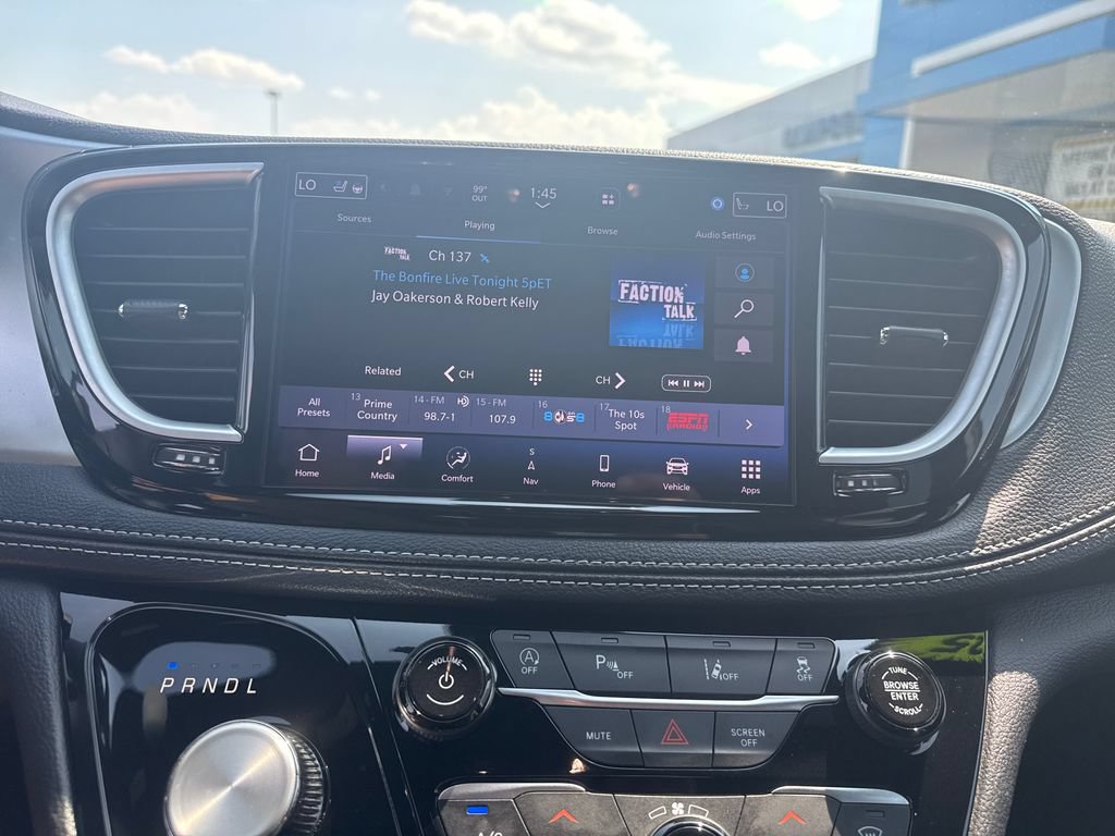 Used 2025 Chrysler Pacifica Limited FWD image 22