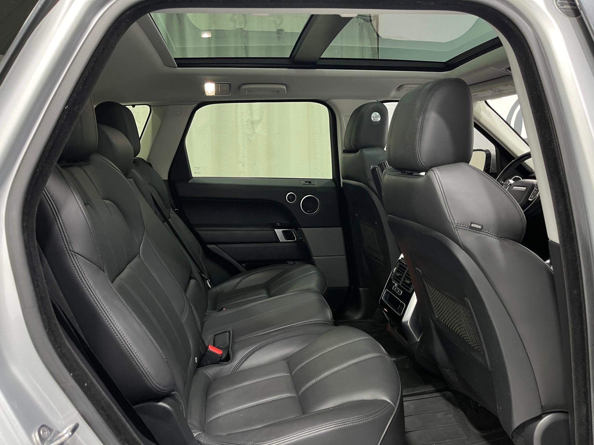 Used 2017 Land Rover Range Rover Sport HSE image 31