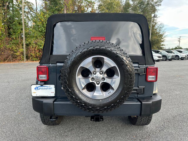 Used 2018 Jeep Wrangler Unlimited Sahara w/ Connectivity Group image 4
