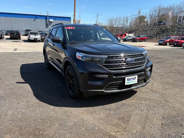 Used 2021 Ford Explorer XLT image 2