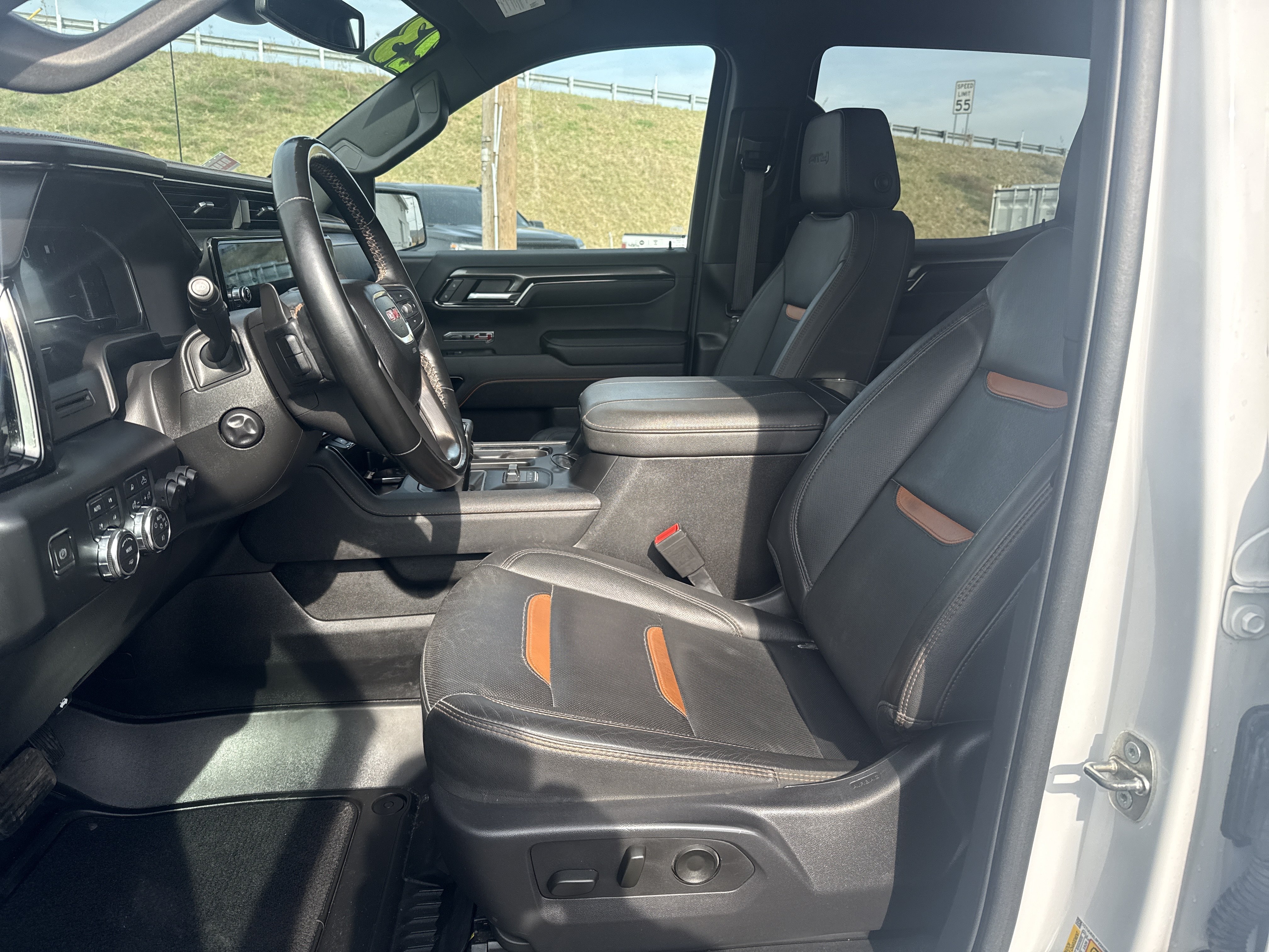 Used 2023 GMC Sierra 1500 AT4 AWD/4WD image 12