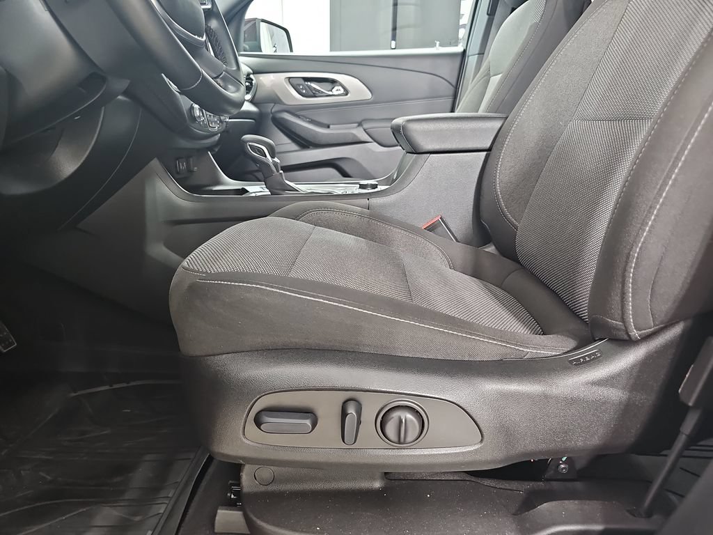 Certified 2023 Chevrolet Traverse LT FWD image 35
