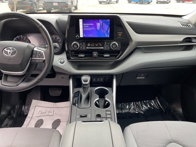 Used 2023 Toyota Highlander L image 11